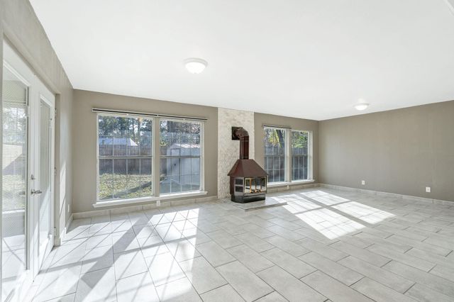 3307 Roaming Woods Ln, Spring, TX 77380