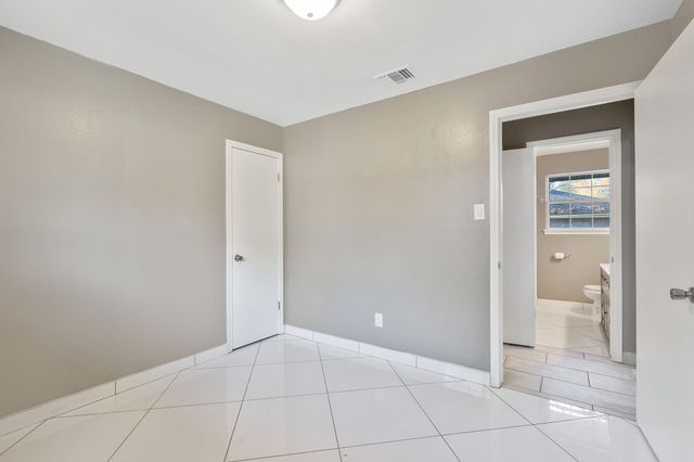 3307 Roaming Woods Ln, Spring, TX 77380