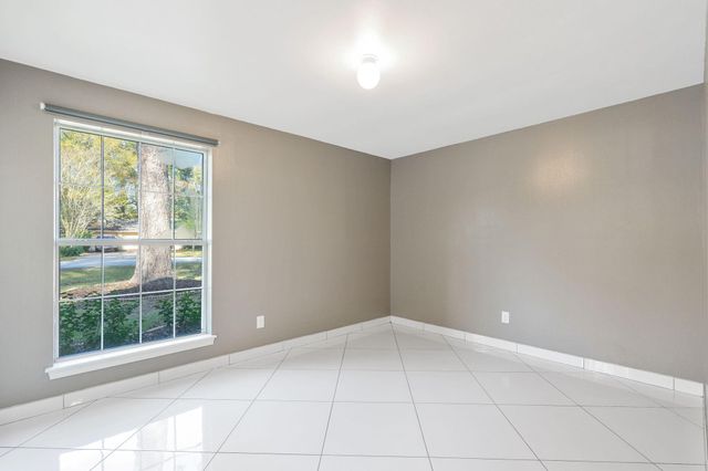 3307 Roaming Woods Ln, Spring, TX 77380