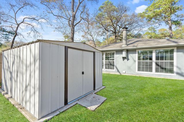 3307 Roaming Woods Ln, Spring, TX 77380