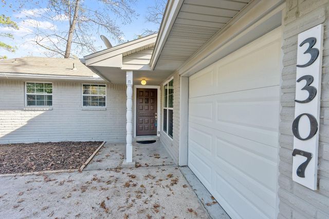3307 Roaming Woods Ln, Spring, TX 77380