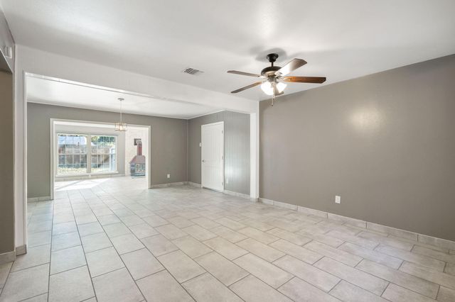 3307 Roaming Woods Ln, Spring, TX 77380