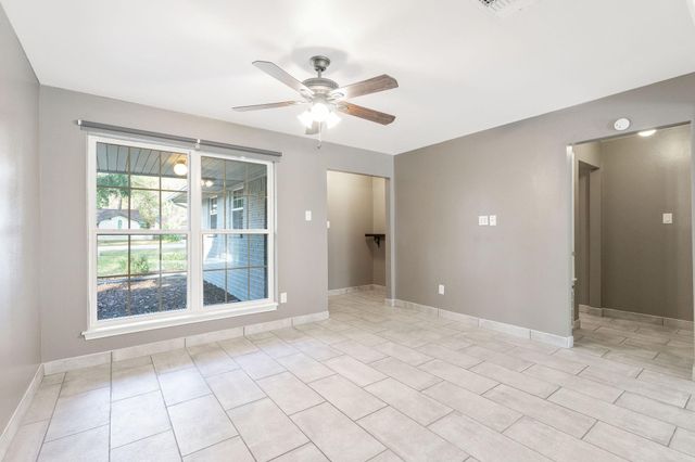 3307 Roaming Woods Ln, Spring, TX 77380