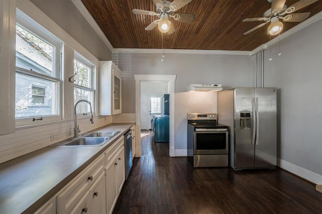 210 Tabor Street, Houston, TX 77009