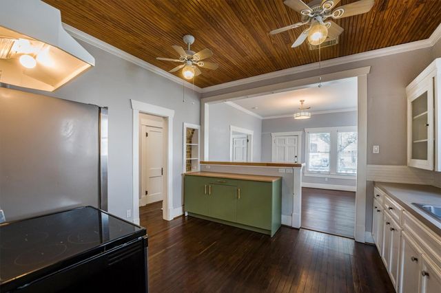 210 Tabor Street, Houston, TX 77009