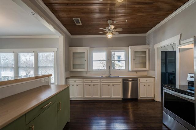 210 Tabor Street, Houston, TX 77009