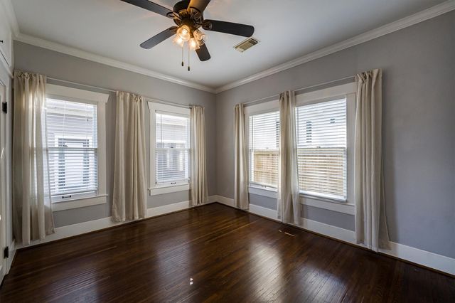 210 Tabor Street, Houston, TX 77009