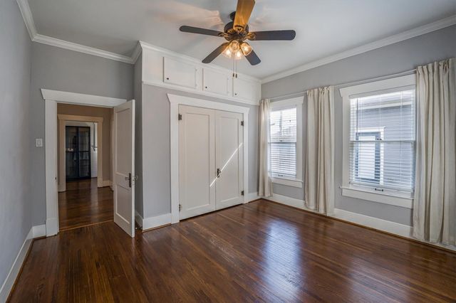 210 Tabor Street, Houston, TX 77009