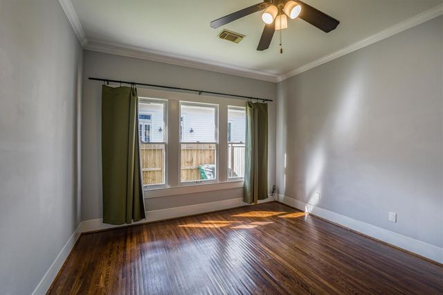 210 Tabor Street, Houston, TX 77009