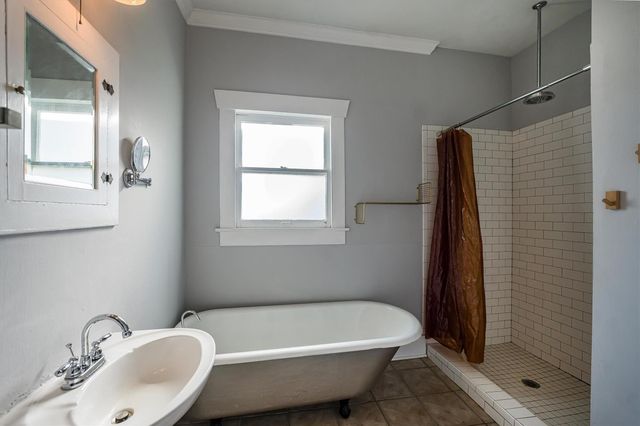 210 Tabor Street, Houston, TX 77009