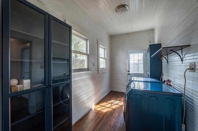 210 Tabor Street, Houston, TX 77009