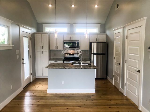 210 Tabor Street, Houston, TX 77009