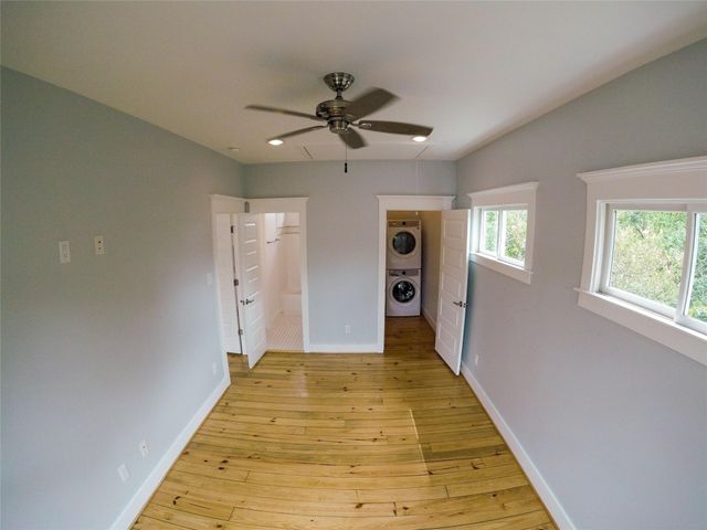 210 Tabor Street, Houston, TX 77009