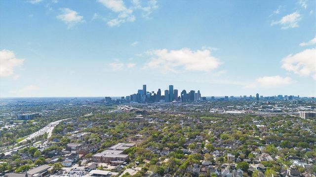 210 Tabor Street, Houston, TX 77009