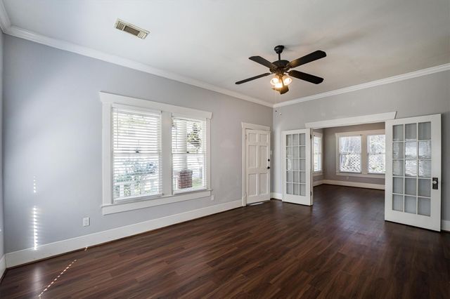 210 Tabor Street, Houston, TX 77009