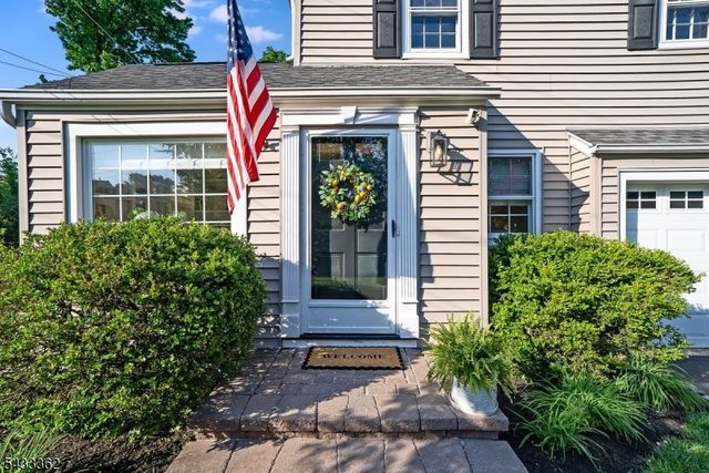 21 Doris Pkwy, Westfield Town, NJ 07090