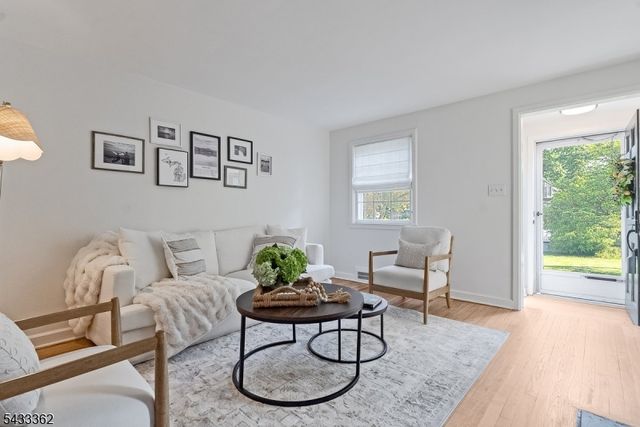 21 Doris Pkwy, Westfield Town, NJ 07090