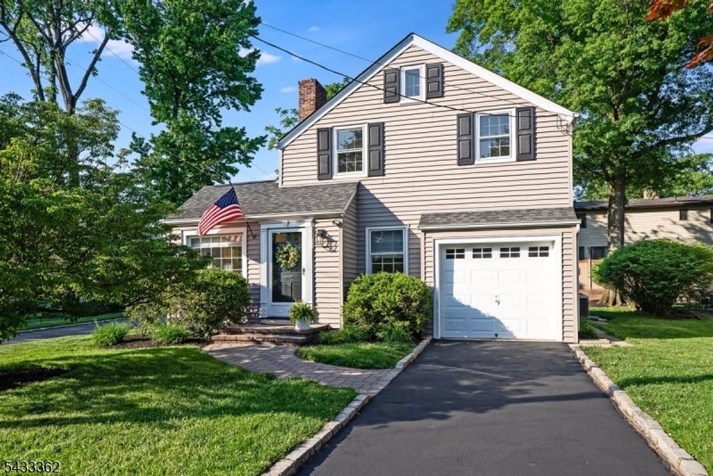 21 Doris Pkwy, Westfield Town, NJ 07090