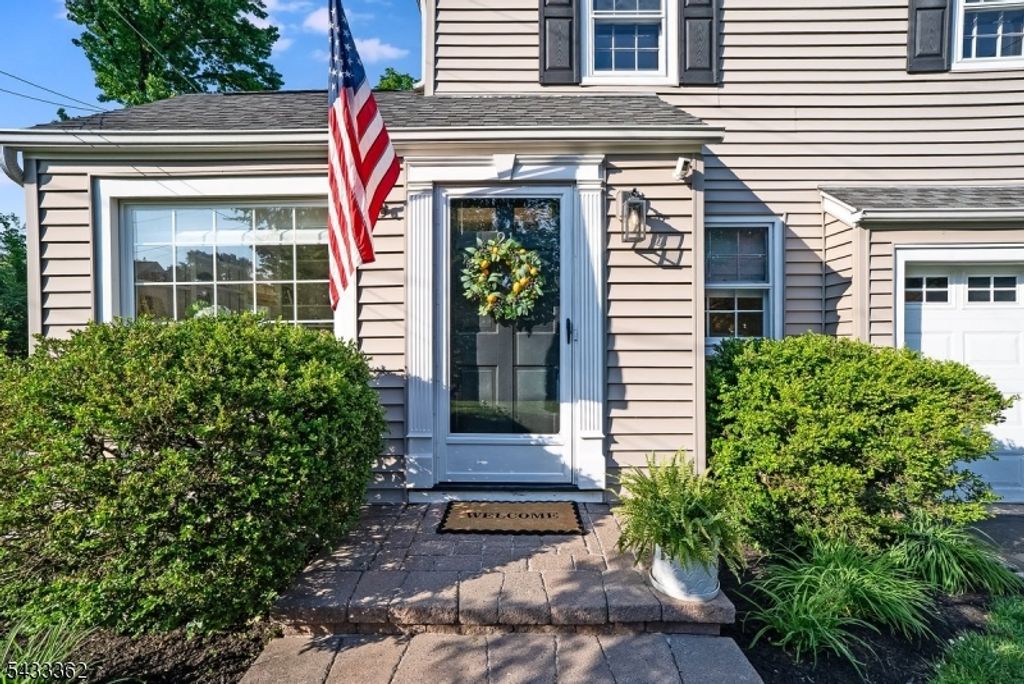 21 Doris Pkwy, Westfield Town, NJ 07090 — photo 2