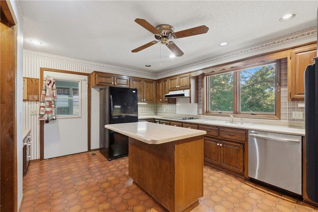 19 Lonsdale Drive, Bella Vista, AR 72715