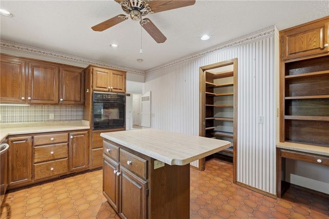 19 Lonsdale Drive, Bella Vista, AR 72715