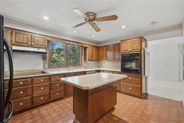 19 Lonsdale Drive, Bella Vista, AR 72715
