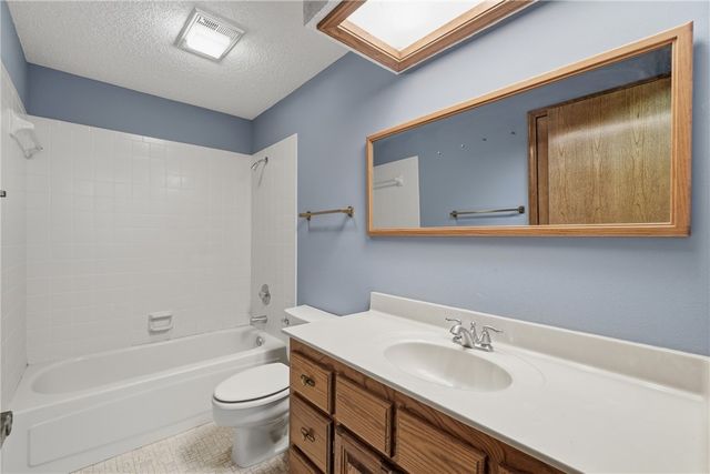 19 Lonsdale Drive, Bella Vista, AR 72715
