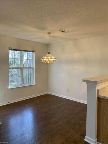 17 Pickwick Place, Greensboro, NC 27407