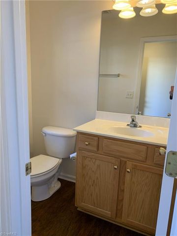 17 Pickwick Place, Greensboro, NC 27407