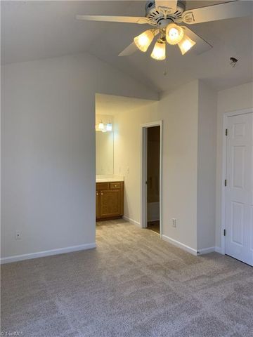 17 Pickwick Place, Greensboro, NC 27407