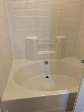 17 Pickwick Place, Greensboro, NC 27407