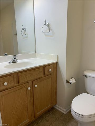 17 Pickwick Place, Greensboro, NC 27407