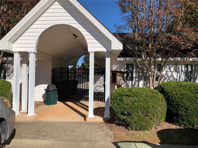 17 Pickwick Place, Greensboro, NC 27407