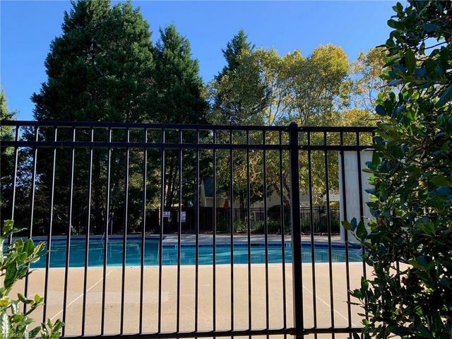 17 Pickwick Place, Greensboro, NC 27407