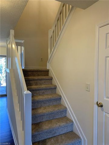 17 Pickwick Place, Greensboro, NC 27407