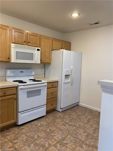 17 Pickwick Place, Greensboro, NC 27407