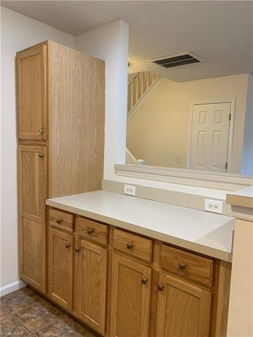 17 Pickwick Place, Greensboro, NC 27407