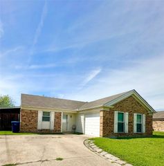 7401 Canoga Circle, Fort Worth, TX 76137