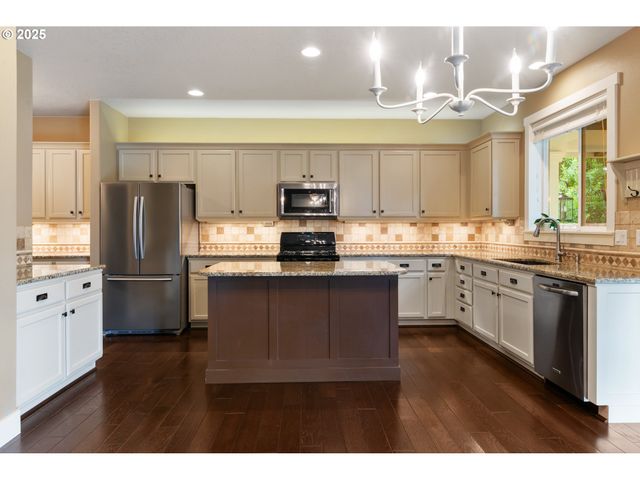 14320 TALAWA Dr, Oregon City, OR 97045