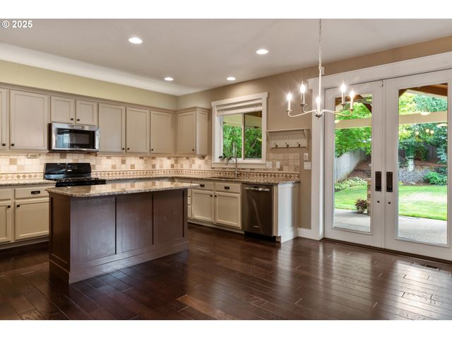 14320 TALAWA Dr, Oregon City, OR 97045