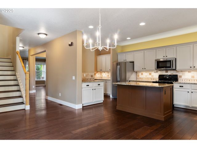 14320 TALAWA Dr, Oregon City, OR 97045