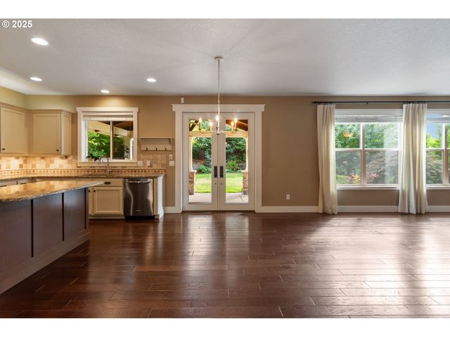 14320 TALAWA Dr, Oregon City, OR 97045