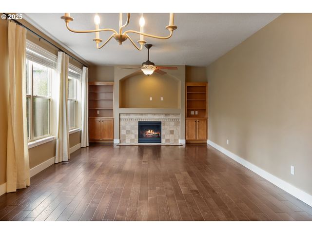 14320 TALAWA Dr, Oregon City, OR 97045