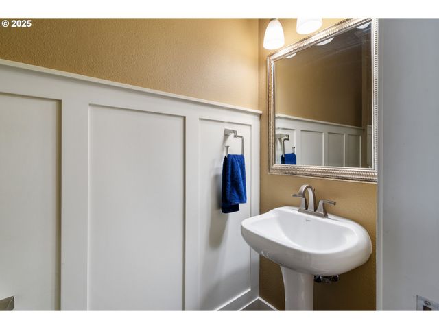 14320 TALAWA Dr, Oregon City, OR 97045