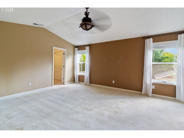 14320 TALAWA Dr, Oregon City, OR 97045