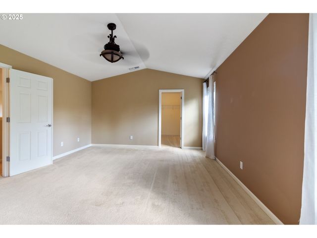 14320 TALAWA Dr, Oregon City, OR 97045