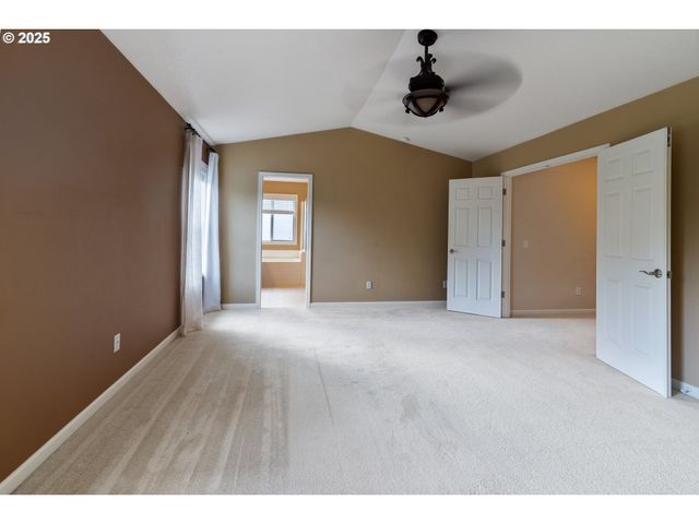 14320 TALAWA Dr, Oregon City, OR 97045