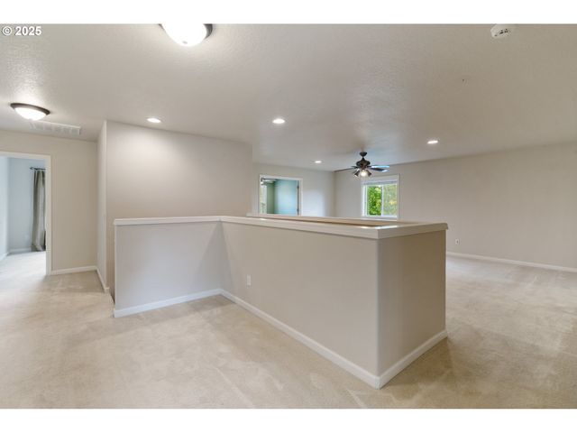 14320 TALAWA Dr, Oregon City, OR 97045