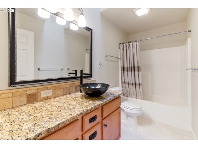 14320 TALAWA Dr, Oregon City, OR 97045