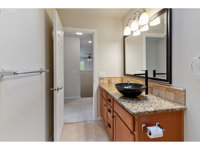 14320 TALAWA Dr, Oregon City, OR 97045